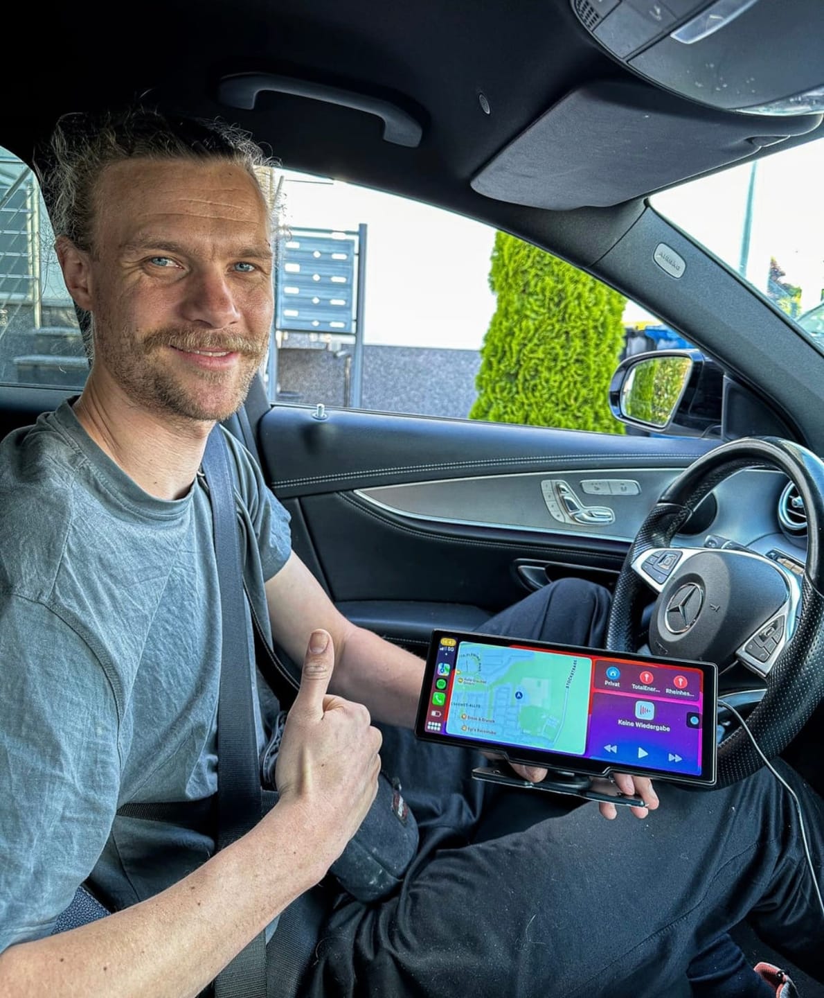 Carplay Display- Einfache Installation mit speziellen Klebestreifen